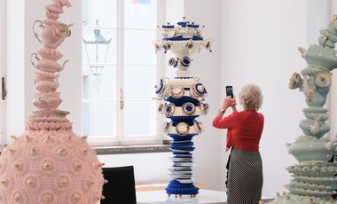 Blick in die Ausstellung "Anke Eilergerhard : Dolcissima" im Hetjens - Deutsches Keramikmuseum