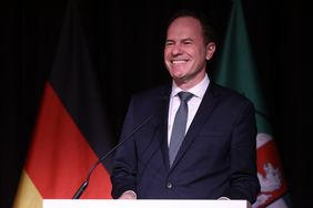 Oberbürgermeister Dr. Stephan Keller begrüßte die rund 160 Gäste im Hotel Hilton, darunter zahlreiche Vertreterinnen und Vertreter chinesischer Unternehmen und Institutionen aus Düsseldorf und Nordrhein-Westfalen. Foto: David Young