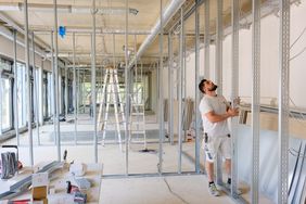 Die Fertigstellung des Franz-Jürgens-Berufskollegs ist für Sommer 2021 geplant. Die Baukosten belaufen sich auf 18,5 Millionen Euro.