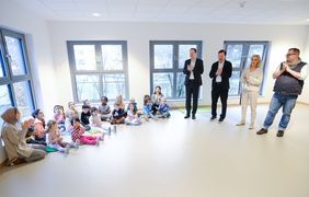 Die Kinder der Kita Metzer Straße begrüßten die Gäste mit einer Gesangseinlage © Landeshauptstadt Düsseldorf/Michael Gstettenbauer