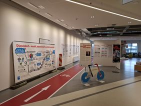 Noch bis Mittwoch, 25. September, läuft die Ausstellung zur Radverkehrsförderung im KAP 1 © Landeshauptstadt Düsseldorf/Amt für Verkehrsmanagement 