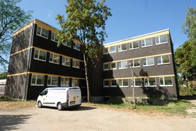In der Grundschule Max-Halbe-Straße läuft derzeit der Innenausbau auf Hochtouren. Foto: Michael Gstettenbauer