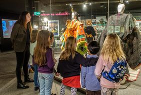 Die teilnehmenden Museen präsentieren an diesem Abend die Vielfalt der Museumslandschaft in der Landeshauptstadt. Dementsprechend sind die Programme der Häuser so unterschiedlich wie die Museen selbst.