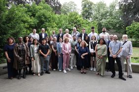 Neunter Düsseldorfer Integrationspreis: Hier Miriam Koch, Beigeordnete für Kultur, Integration und Gesundheit, (Mitte links) mit den Ausgezeichneten und Vertretern des Lions Club Düsseldorf-Carlstadt, Foto: LHD/David Young