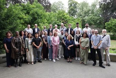 Neunter Düsseldorfer Integrationspreis: Hier Miriam Koch, Beigeordnete für Kultur, Integration und Gesundheit, (Mitte links) mit den Ausgezeichneten und Vertretern des Lions Club Düsseldorf-Carlstadt, Foto: LHD/David Young