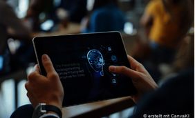 Mit KI erstelltes Bild, das einen Tablet-PC zeig, der von einer Person gehalten wird.