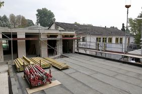 Im Kitaneubau an der Sulzbachstraße entstehen auf zwei Etagen weitere Gruppenräume. Foto: Lammert