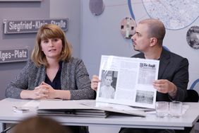 Milena Rabokon, Pädagogische Mitarbeiterin der Mahn- und Gedenkstätte, und Daniel Simon, Pädagogischer Mitarbeiter der NS-Dokumentationsstelle Krefeld, präsentierten die Workshop-Inhalte. Foto: Young
