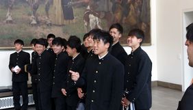 Die japanischen Schüler im Jan-Wellem-Saal des Rathauses