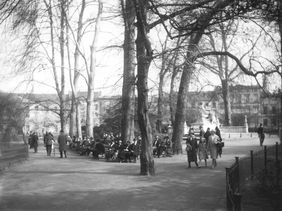 Im Hofgarten 1930; Fotos: Stadtarchiv/Julius Söhn