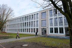 Außenansicht: Der neue Erweiterungsbau des Cecilien-Gymnasiums. Foto: Michael Gstettenbauer