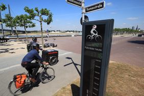 Die 13 Dauerzählstellen in Düsseldorf registrierten dieses Jahr rund 24 Prozent mehr Radfahrende, als im Vorjahr. Bereits am 29. September wurde die Marke von einer Million registrierten Radfahrenden am Mannesmannufer geknackt. Archivfoto: David Young