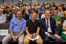 (v.l.) Prof. Alexander Wöll, Heine-Preisträger Jurij Andruchowytsch und Oberbürgermeister Dr. Stephan Keller bei der Lesung im KAP1, Foto: Schaffmeister