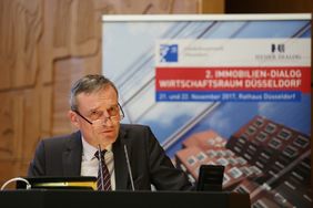 Oberbürgermeister Thomas Geisel eröffnete den 2. "Immobiliendialog Wirtschaftsraum Düsseldorf" mit einem Vortrag. © Landeshauptstadt Düsseldorf/Ingo Lammert 