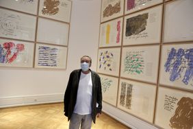 Günther Uecker im Goethe-Museum in der Sonderausstellung "Orient und Okzident sind nicht mehr zu trennen. Uecker – Hafis – Goethe"; Foto: Ingo Lammert