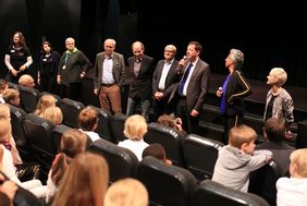 Mitte v. r.: Stadtdirektor Burkhard Hintzsche; Stefan Drewes, Leiter LVR-Zentrum für Medien und Bildung; Matthias Knop, stellvertretender Leiter Filmmuseum und Klaus Kaselofsky, stellvertretender Leiter des Jugendamts. Foto: Ingo Lammert