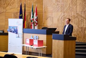 Oberbürgermeister Dr. Stephan Keller begrüßte die Teilnehmenden, Foto: Rotthoff