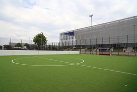Außerhalb der Trainingszeiten der Blindenmannschaft von Fortuna Düsseldorf steht der Platz im Arena-Sportpark kostenlos dem Freizeitsport zur Verfügung. Foto: Ingo Lammert