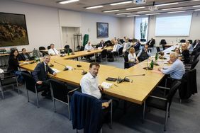 Oberbürgermeister Thomas Geisel hat am gestrigen Mittwoch, 15. Juli, erstmalig zu einem Pflegegipfel ins Düsseldorfer Rathaus eingeladen. Foto: Michael Gstettenbauer