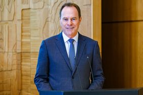 OB Dr. Keller begrüßte die rund 60 Vertreterinnen und Vertreter der deutschen und französischen Lokalpolitik. Foto: Michael Gstettenbauer