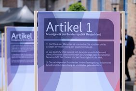 Zu dem vielfältigen Programm der Veranstaltung zählte unter anderem eine Ausstellung zu den ersten 19 Artikeln des Grundgesetzes