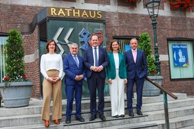 Ordnungsdezernentin Britta Zur, Innenminister Herbert Reul, Oberbürgermeister Dr. Stephan Keller, kommissarische Behördenleiterin PP Düsseldorf Silke Wehmhörner, Projektleiter Harald Wilke (v.l.) zogen ein erfolgreiches SIDI-Fazit; Fotos: Zanin