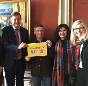 Wirtschaftsstaatssekretär Michael Dithmer, Oberbürgermeister Thomas Geisel, Beigeordnete Cornelia Zuschke und Projektleiterin Theresa Winkels.     