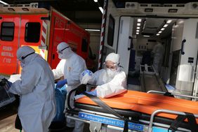 An der Feuerwache Umweltschutz und technischer Dienst an der Posener Straße können 24 Stunden am Tag Einsatzfahrzeuge fachgerecht desinfiziert werden. Fotos: Lammert