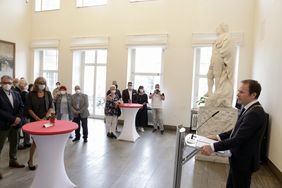 Oberbürgermeister Dr. Stephan Keller hat am Freitag, 16. Juli, im Rathaus Düsseldorferinnen und Düsseldorfer mit dem Martinstaler 2020 geehrt, die sich in besonderer Weise ehrenamtlich engagiert haben; Foto: Ingo Lammert