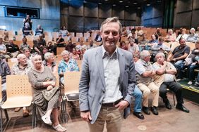 Oberbürgermeister Thomas Geisel informierte beim 33. OB-Dialog die Gäste in der Freizeitstätte Garath.