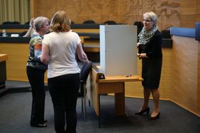 In der konstituierenden Sitzung des Seniorenrates wurde auch eine neue Vorsitzende und Ihrer Vertreter gewählt. Foto: Young