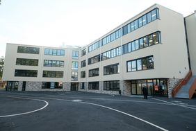 In Technik und Lehre auf dem neuesten Stand: Erweiterungsneubau Heinrich-Hertz-Berufskolleg wurde eröffnet. Foto: Michael Gstettenbauer
