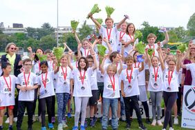Alle Kinder, die am Petit Départ teilnehmen, erhalten ein T-Shirt und eine Medaille. Foto: Uwe Schaffmeister