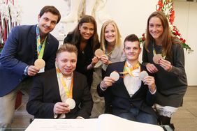 von links: Timo Boll, Valentin Baus, Selin Oruz, Annika Sprink, Thomas Schmidberger und Lisa Marie Schütze; Foto: Young