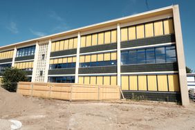 Das Max-Planck-Gymnasium bekommt einen Erweiterungsbau. Foto: Michael Gstettenbauer