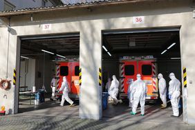 An der Feuerwache Umweltschutz und technischer Dienst an der Posener Straße können 24 Stunden am Tag Einsatzfahrzeuge fachgerecht desinfiziert werden. Fotos: Lammert