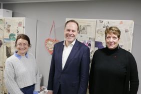 OB Dr. Stephan Keller, Beigeordnete Miriam Koch (l.) und "Hispi"-Geschäftsführerin Karin Diane Jungjohann stellten das Projekt "Building Friends" am Mittwoch, 28. Februar, vor. Alle Fotos: Ingo Lammert