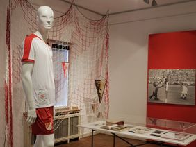 In diesem Ausstellungsraum sind die Finals um den Europapokal der Pokalsieger und um den DFB-Pokal (beide 1979), die als Meilensteine in die Fortuna-Geschichte eingegangen sind, zu sehen. 