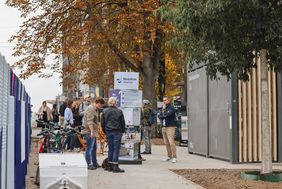 Das Archivbild zeigt einen Blick auf den Infotag an der Mobilitätsstation Wehrhahn S. Ähnlich wird es auch beim Infotag an der Scheibenstraße aussehen. © Connected Mobility Düsseldorf