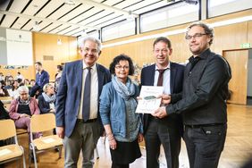 Bei der offiziellen Eröffnung am 6. Oktober 2016: Ulrich Graf, Leitender Regierungsschuldirektor, Regine Brochhagen-Klein, Leiterin Joseph-Beuys-Gesamtschule, Stadtdirektor Burkhard Hintzsche und Stephan Proksch, Leiter Gesamtschule Stettiner Straße. Fo
