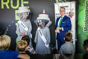 Gesundheitsdezernent Prof. Dr. Andreas-Meyer-Falcke stellte den neuen Band von Rheinhold und Rheinhilde vor. Foto: Landeshauptstadt Düsseldorf/Melanie Zanin
