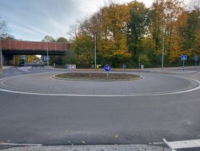 Am Knotenpunkt Hildener Straße/Am Buchholzer Busch sorgt ein moderner Kreisverkehr für mehr Sicherheit und einen besseren Verkehrsfluss. Foto: Amt für Verkehrsmanagement