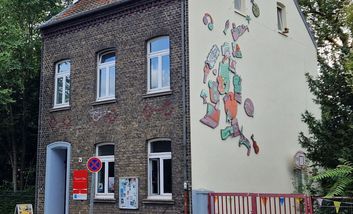 Gebäudeansicht, Eingangsseite der Einrichtung TWENTY ONE in der Schiessstraße, Foto der Jugendfreizeiteinrichtung, Landeshauptstadt Düsseldorf