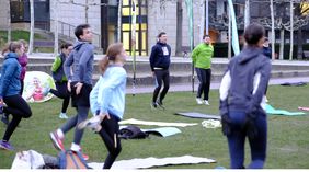 Stadtdirektor Burkhard Hintzsche bei der Winteredition von "Sport im Park" im Rheinpark Bilk auf der Bürgerwiese am Landtag