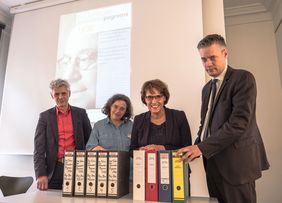 (v.l.): Dr. Hans Wupper-Tewes, Leiter Gedenkstättenreferat der Landeszentrale, Hildegard Jakobs, stellv. Leiterin Mahn- und Gedenkstätte Düsseldorf, Maria Springenberg-Eich, Leiterin Landeszentrale für politische Bildung NRW, Dr. Bastian Fleer
