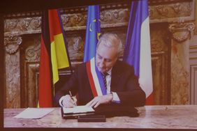 Jean-Luc Moudenc, Oberbürgermeister von Toulouse, bei der Unterzeichnung des neuen und erweiterten Kooperationsvertrags am Freitag, 22. Januar, per Videokonferenz. Foto: David Young