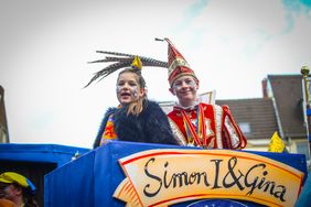 "Düsseldorf - gemeinsam jeck" - die Karnevalisten in der Landeshauptstadt feiern ihren Rosenmontagszug 2019. Foto: Melanie Zanin
