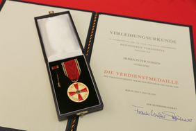 Peter Vossen wurde für sein Engagement für Düsseldorfer Kleingärtner mit der Bundesverdienstmedaille ausgezeichnet, Foto: Ingo Lammert