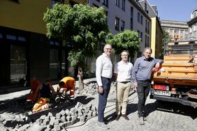 Stellten Einzelheiten zum Auszubildenden-Projekt der Bauindustrie und der Landeshauptstadt für Straßenbauer vor: Jochen Kral, Mobilitätsdezernent der Stadt, Mathias Walter, Sachgebietsleiter Verkehrsmanagement, und Axel A. Wahl, Bauindustrie (v.r.). Foto: Ingo Lammert