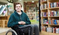 Jugendlicher im Rollstuhl, Foto: iStock, SventyFour